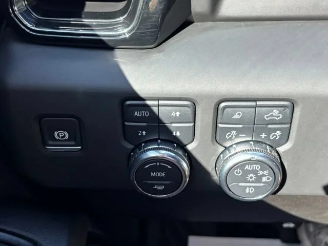 Used 2025 Onyx Black GMC AT4 image 31