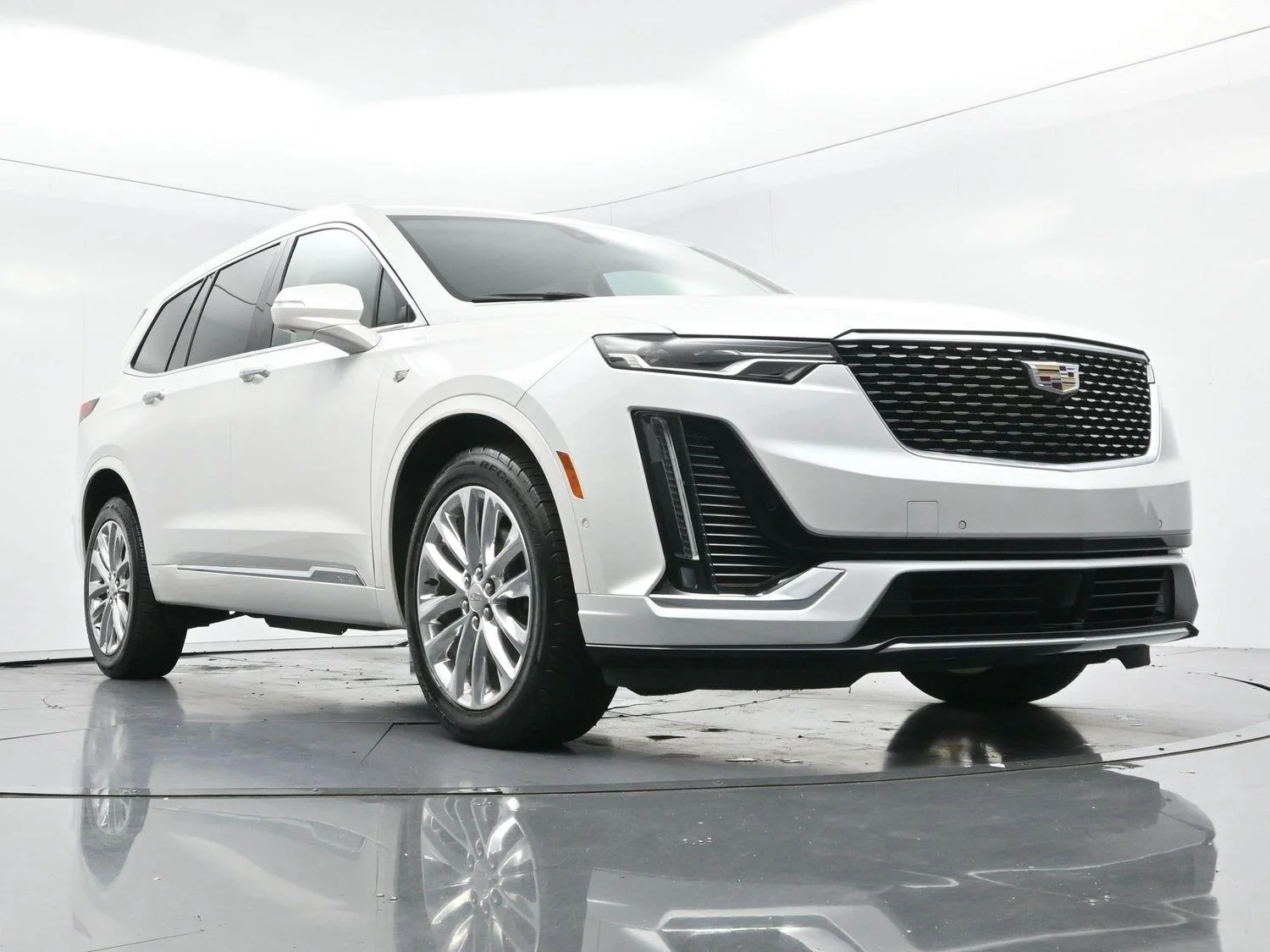 Used 2020 CRYSTAL WHITE TRICOAT Cadillac AWD Premium Luxury image 45