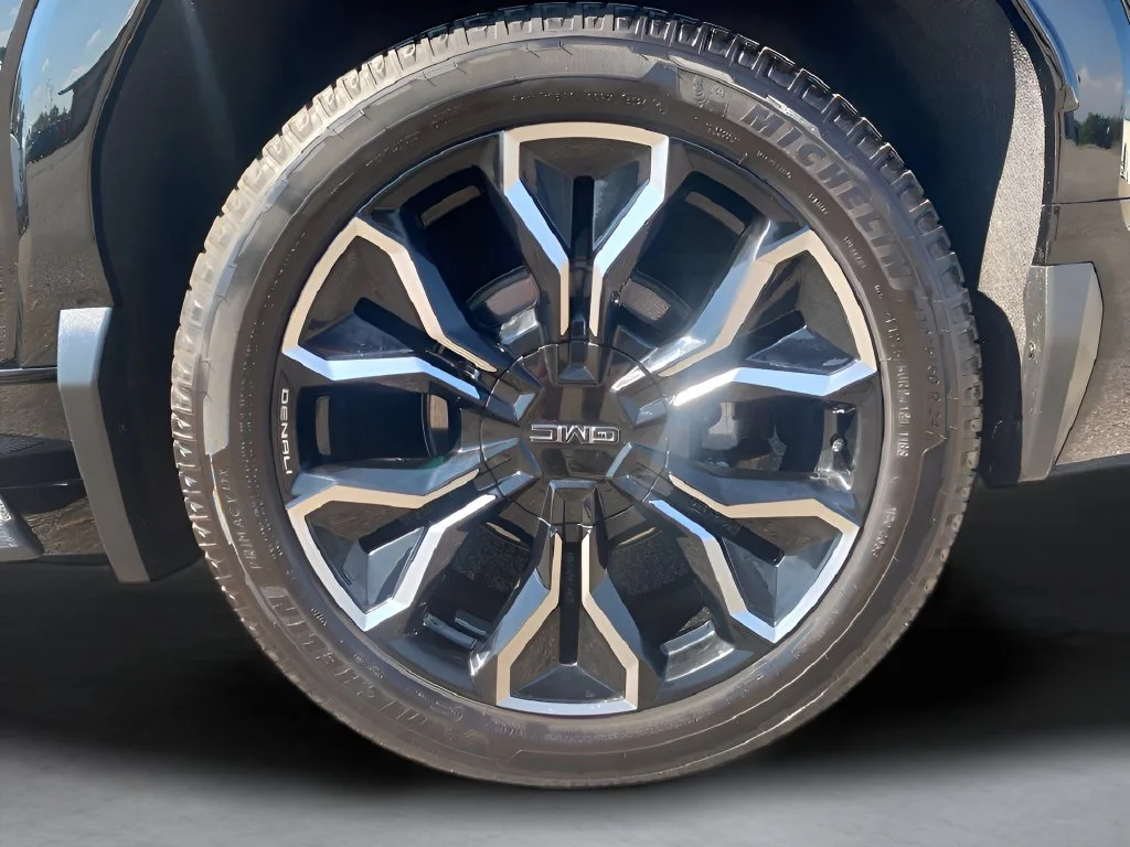 Used 2025 Onyx Black GMC Max Range Denali image 36