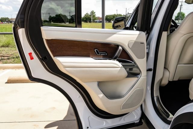 Used 2025 White Land Rover SE image 51