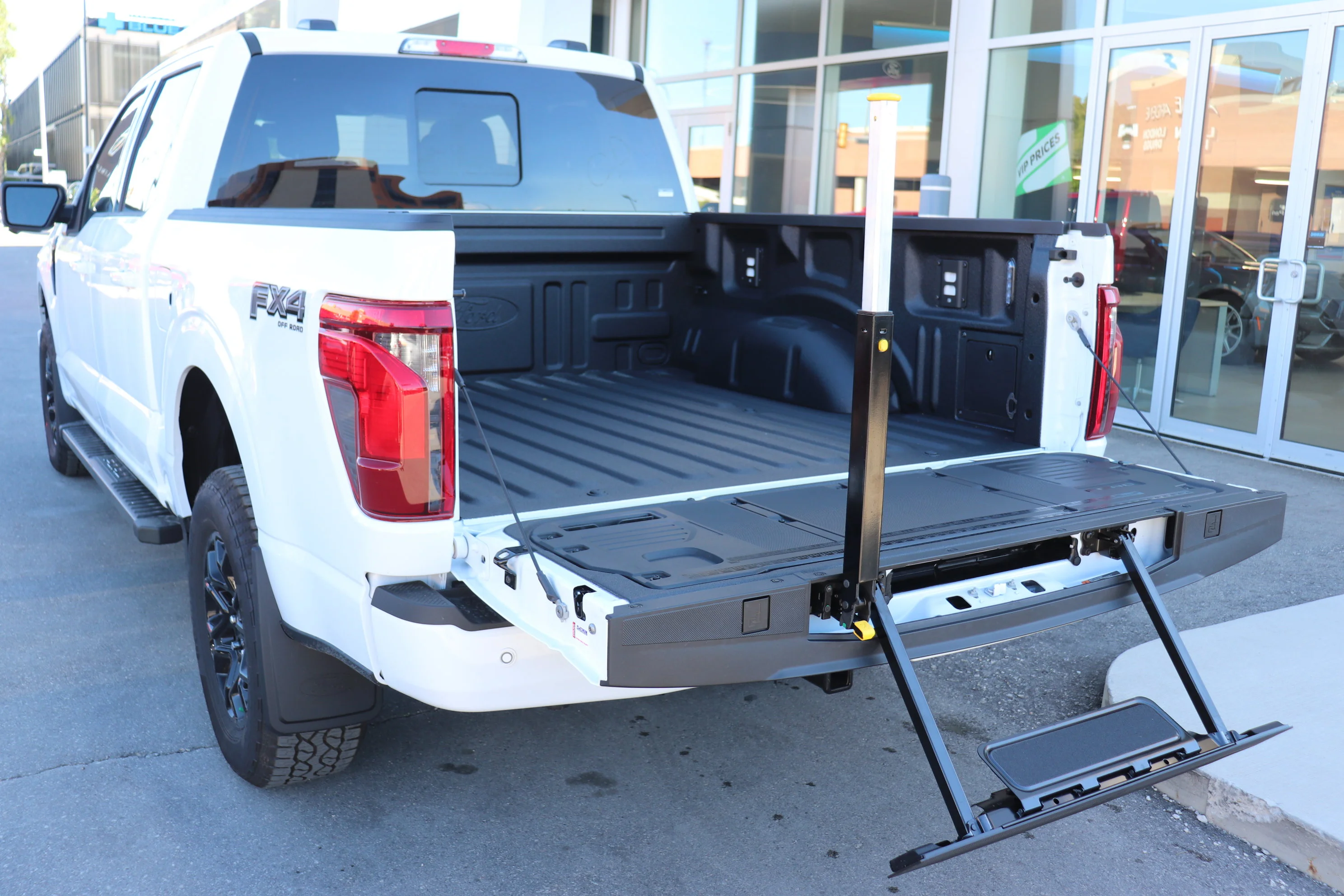 New 2026 OXFORD WHITE Ford XLT image 7