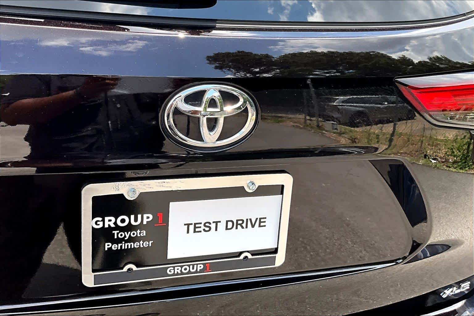 Used 2022 Opulent Amber Toyota XLE image 31