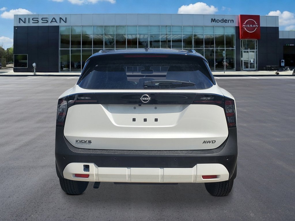 New 2026 Aspen White Tricoat/Super Black Nissan SV image 4