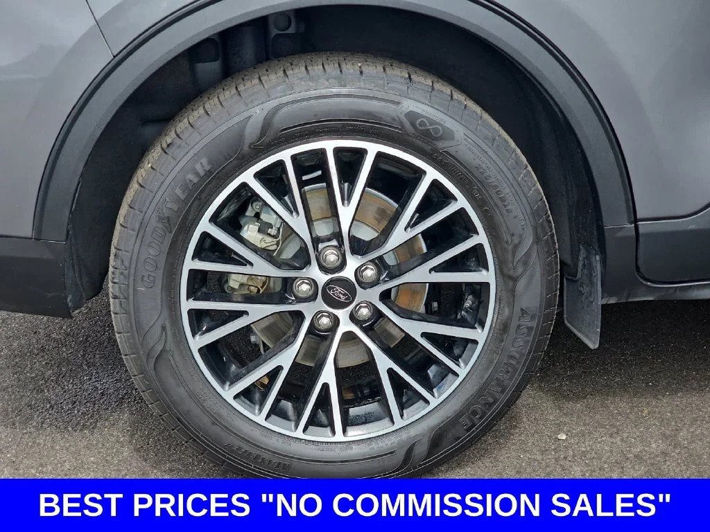 Used 2025 Gray Ford Base image 39