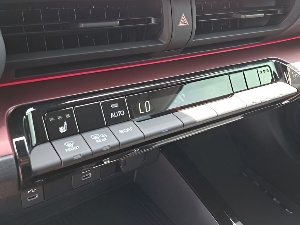 2025 Toyota Prius XSE - Photo 23