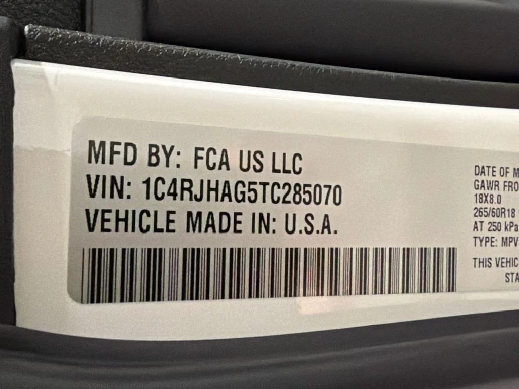 New 2026 Bright White Clear-Coat Exterior Paint Jeep Laredo X image 38