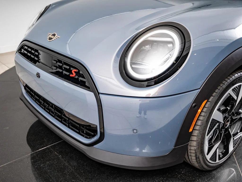 New 2026 Gray Metallic MINI Iconic image 4
