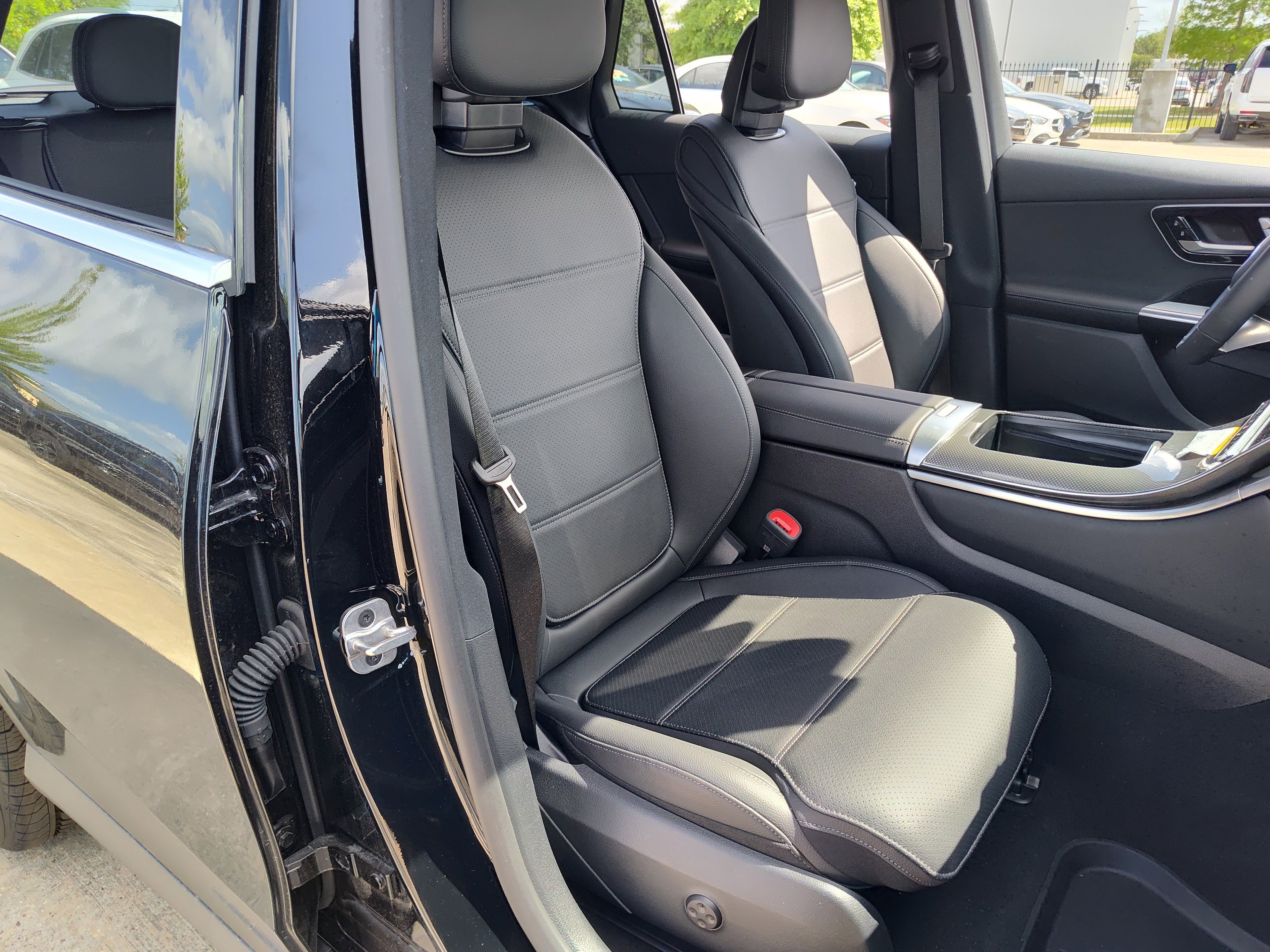 New 2026 Black Mercedes-Benz GLC 300 image 27