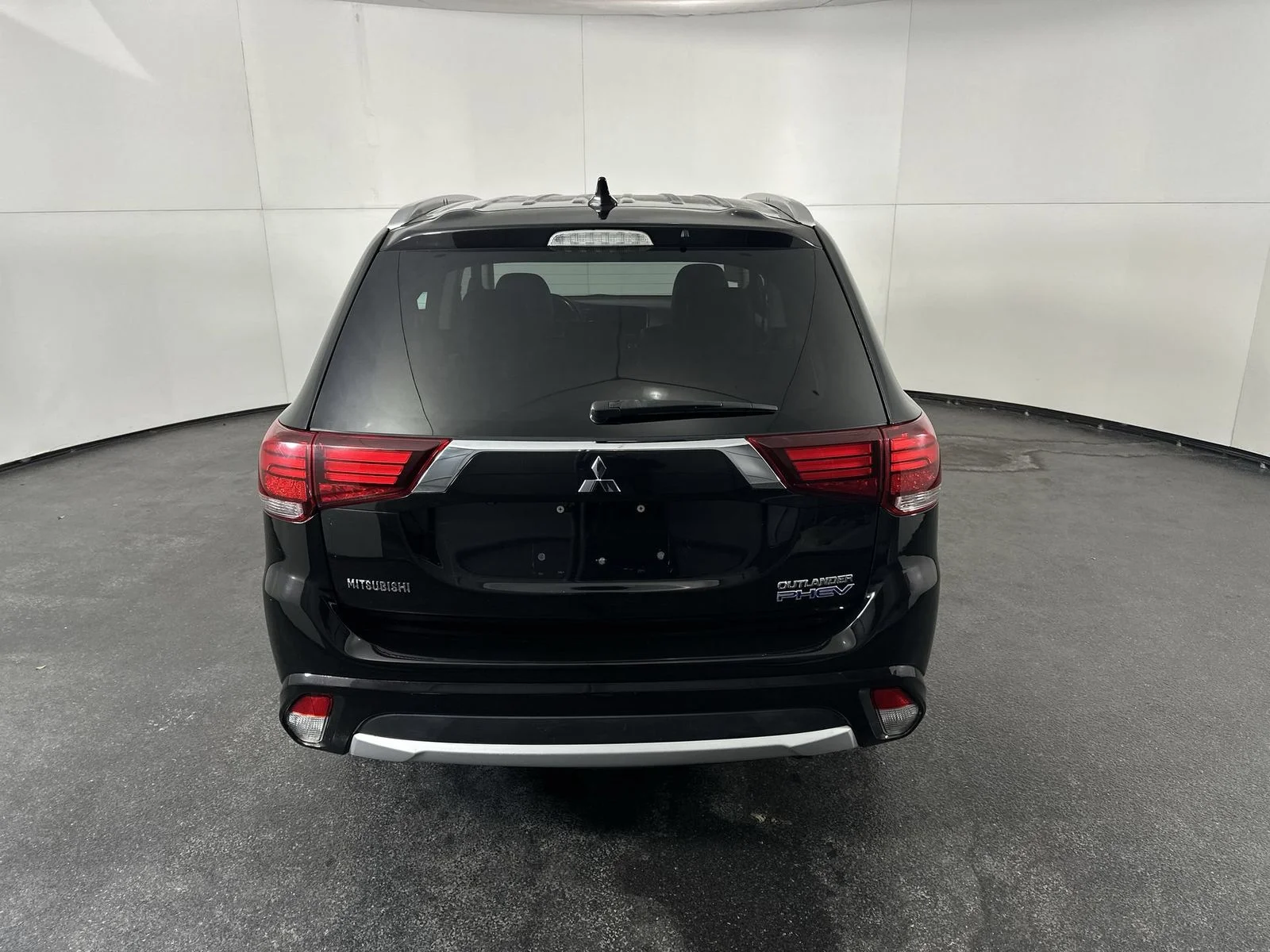 Used 2018 Black Mitsubishi SEL image 7