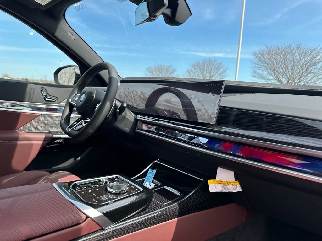 New 2026 Black Sapphire Metallic BMW 750e xDrive image 23