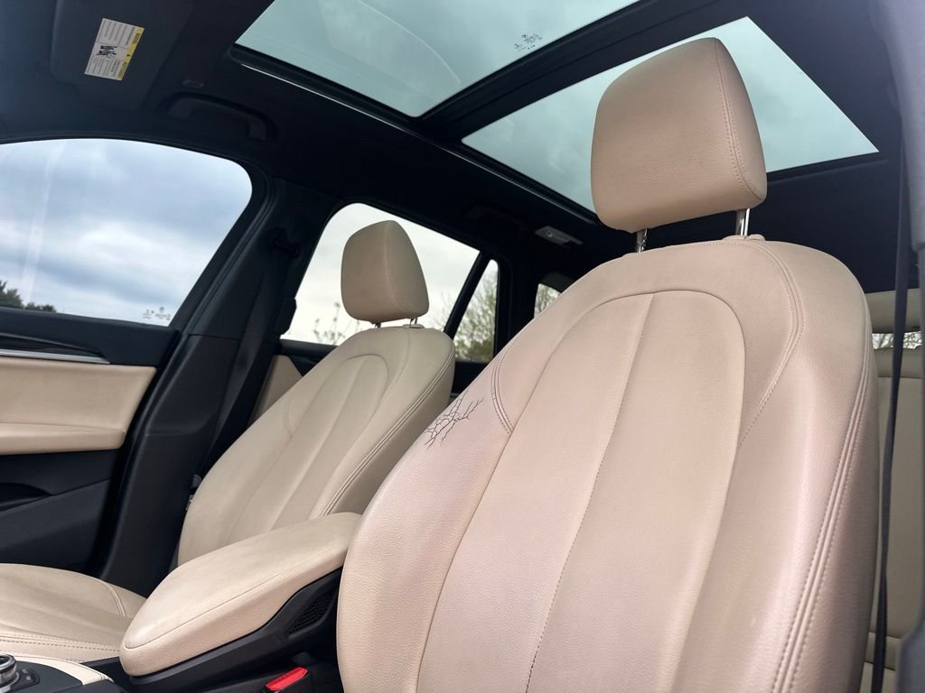 Used 2018 Black Sapphire Metallic BMW xDrive28i image 17