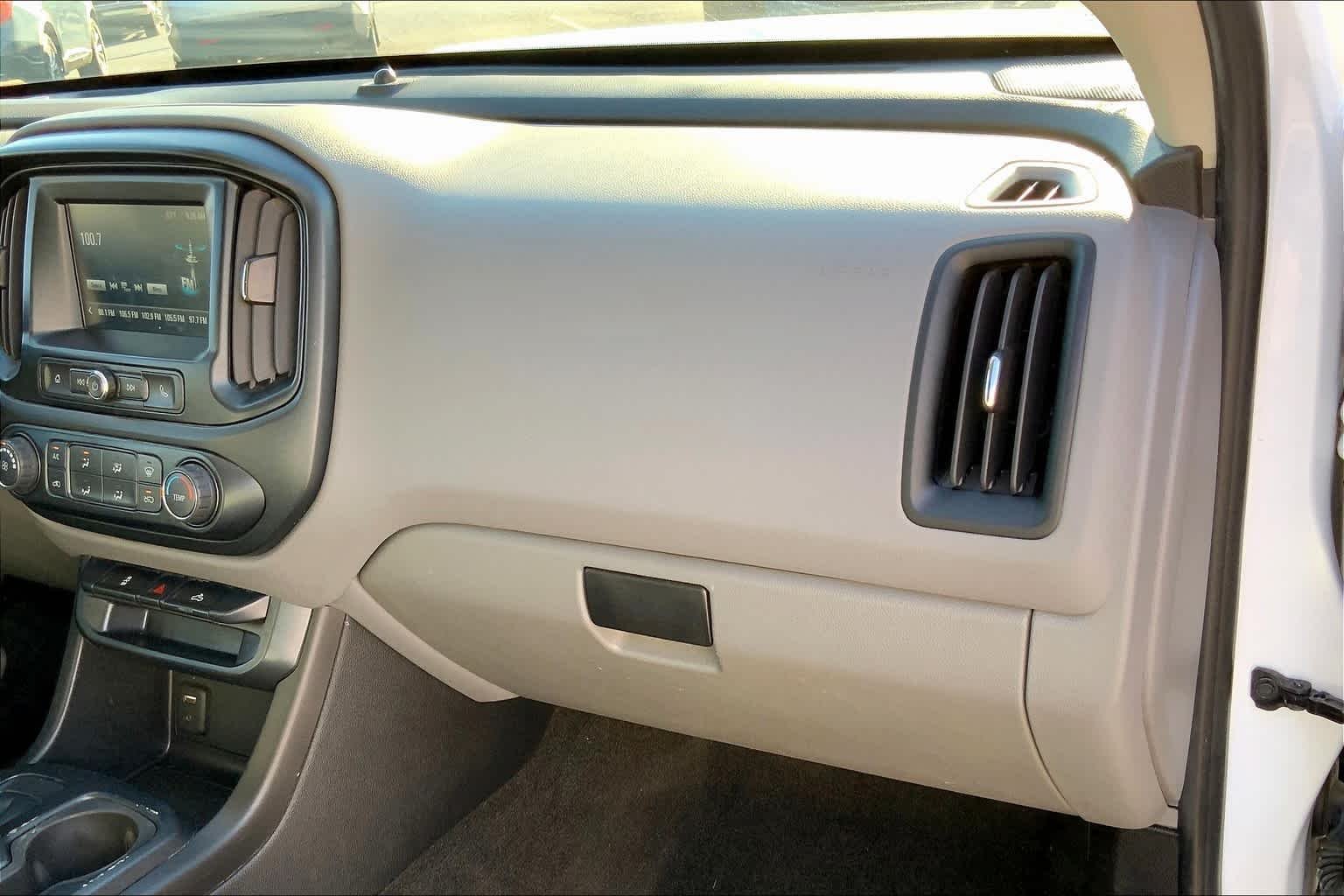 Used 2018 Summit White GMC 2WD image 18