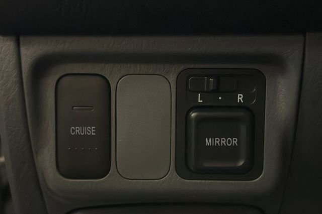 Used 2005 Magnesium Metallic Honda LX image 31
