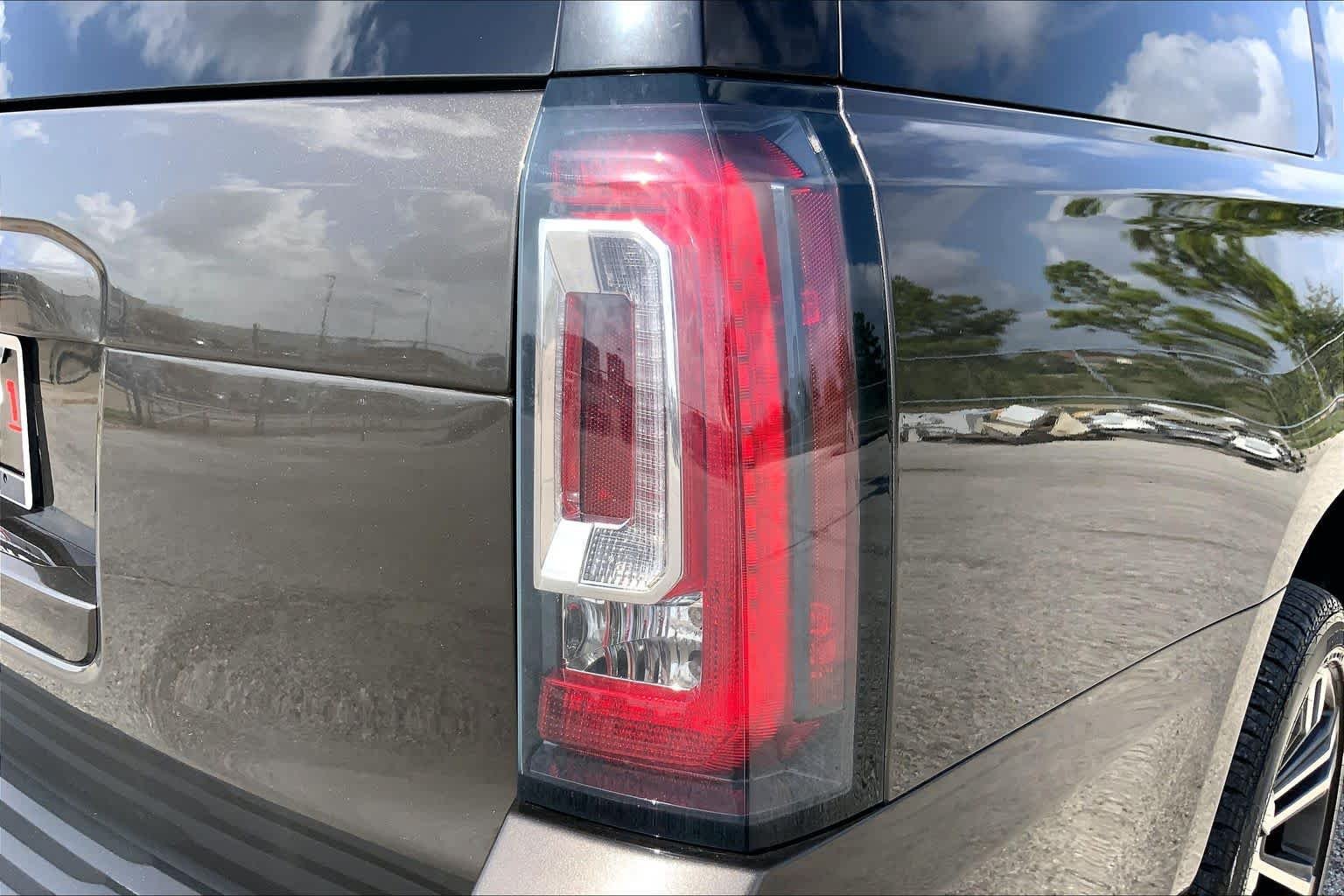 Used 2020 Smokey Quartz Metallic GMC SLT image 30
