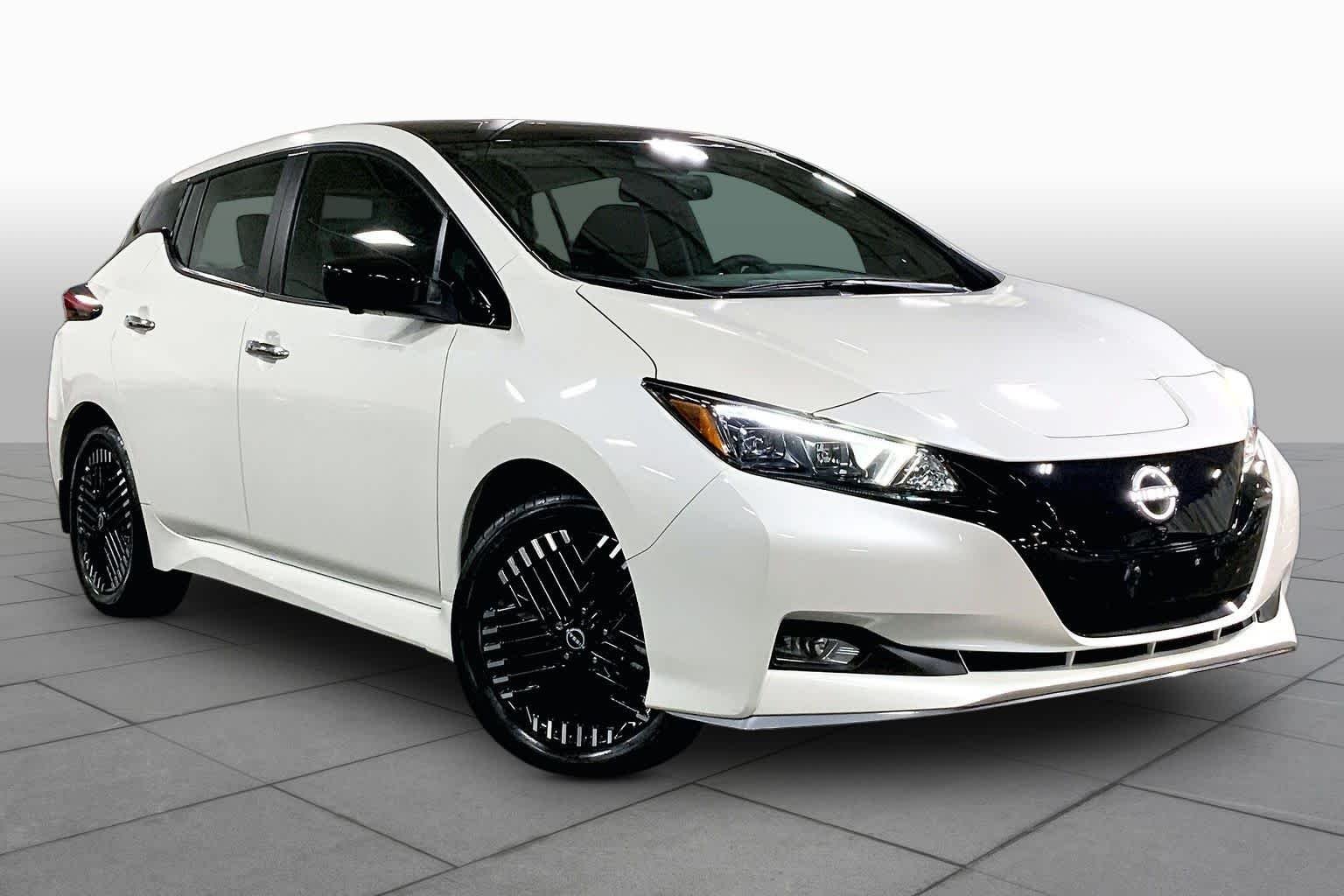 Used 2024 Super Black/Pearl White Nissan SV PLUS image 2