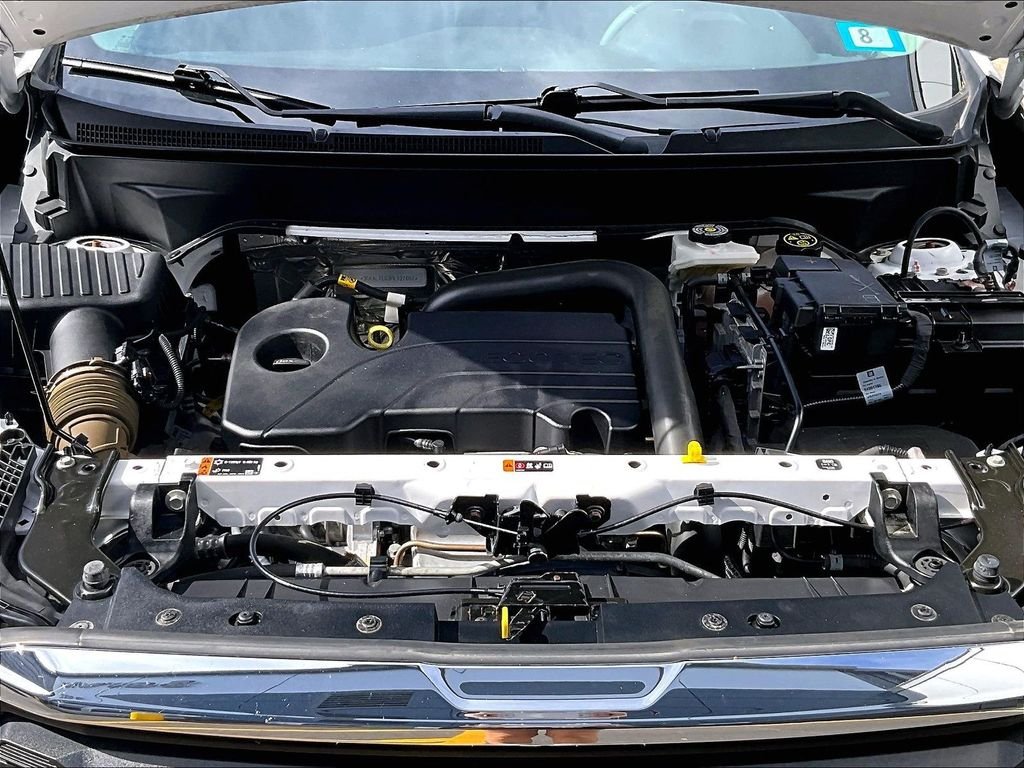 Used 2023 White GMC SLE image 29