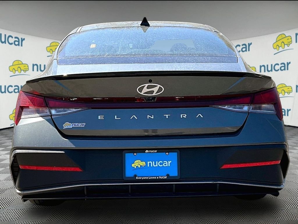 Used 2025 Gray Hyundai SEL Sport image 7