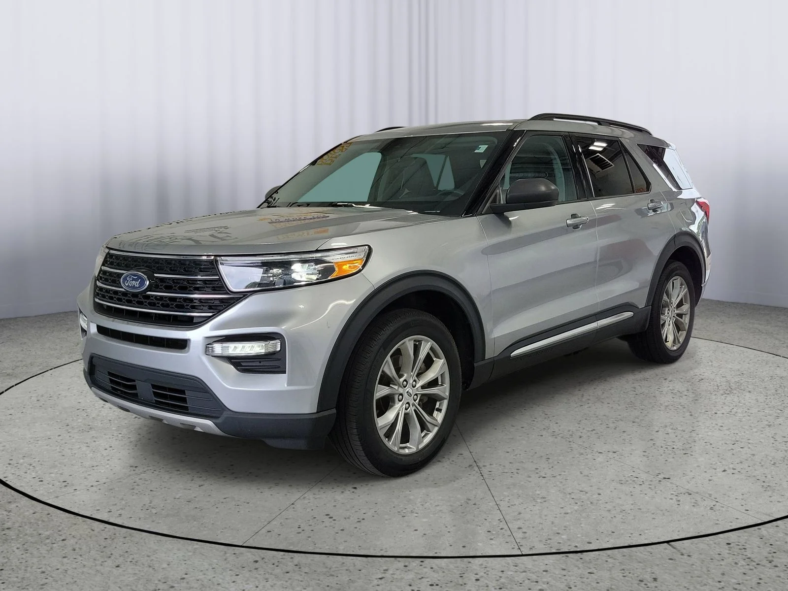 Used 2023 Silver Ford XLT image 4