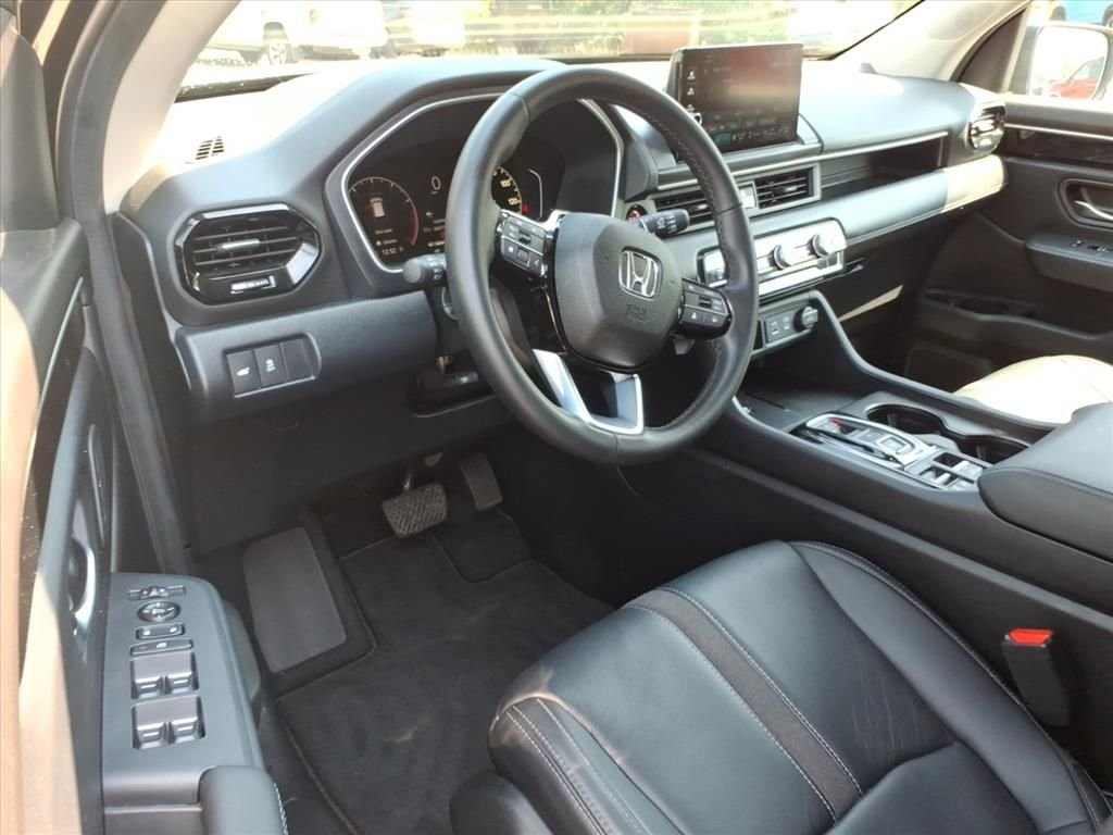 Used 2025 Black Honda EX-L image 15