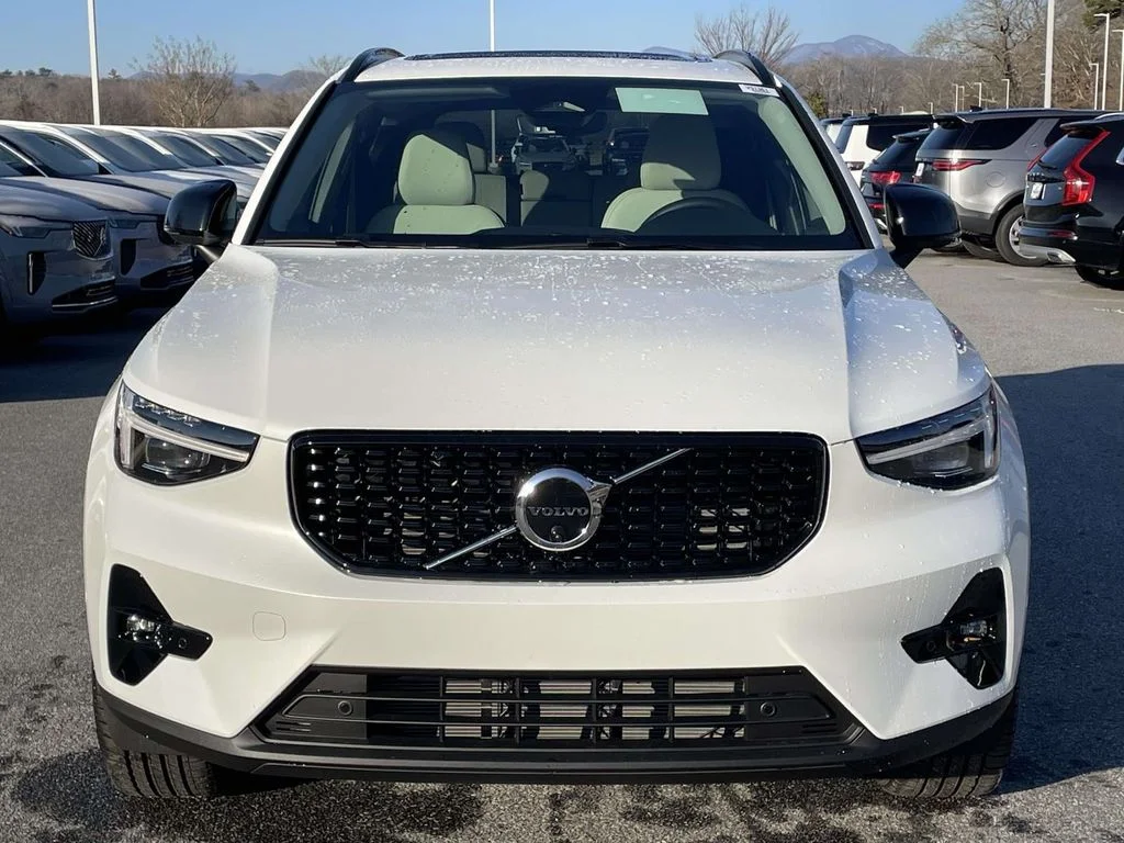 New 2026 Crystal White Volvo Plus image 23