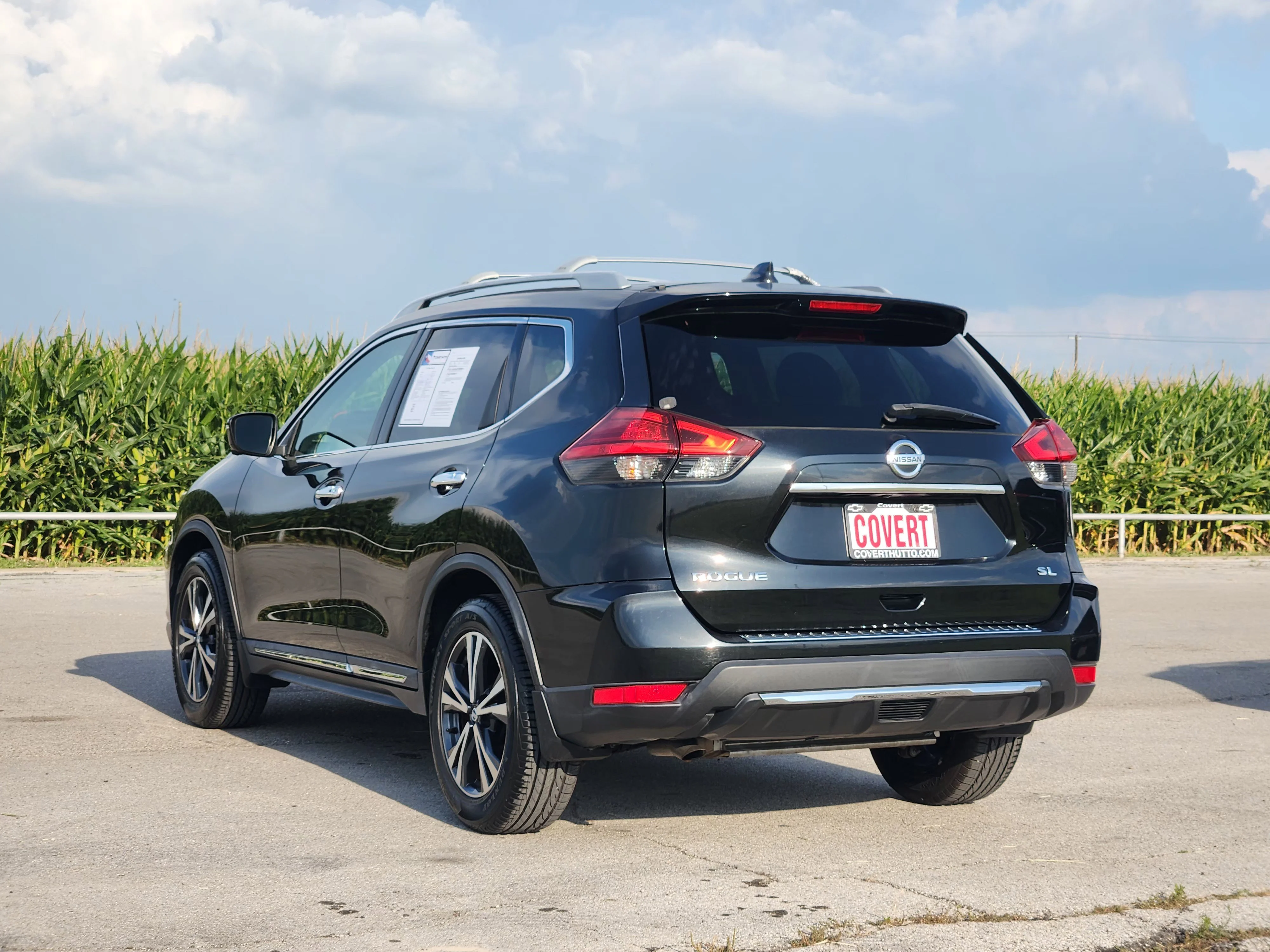 Used 2017 Magnetic Black Nissan SL image 5