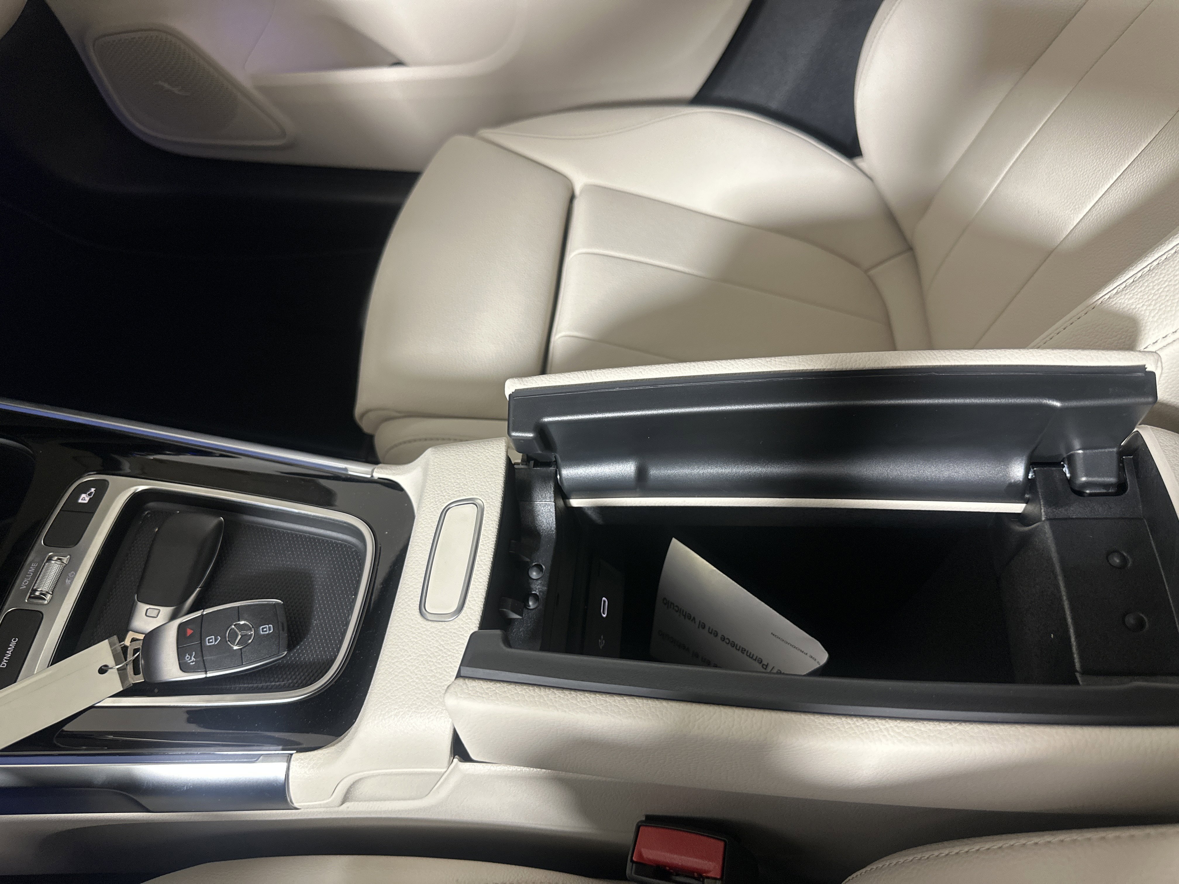 New 2026 Polar White Mercedes-Benz GLB 250 image 19