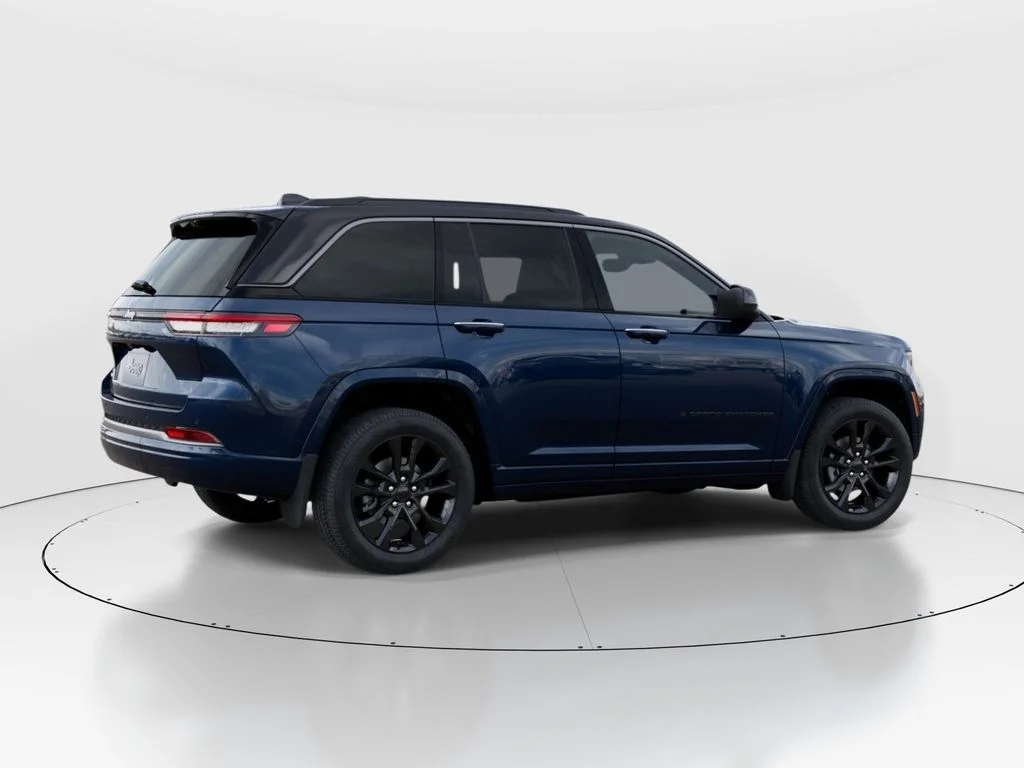 New 2026 Fathom Blue Pearl-Coat Exterior Paint Jeep Limited Reserve image 4