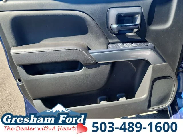 Used 2017 Deep Ocean Blue Metallic Chevrolet LT image 18