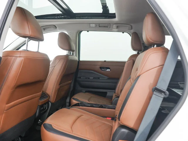 Used 2024  Nissan Platinum image 14