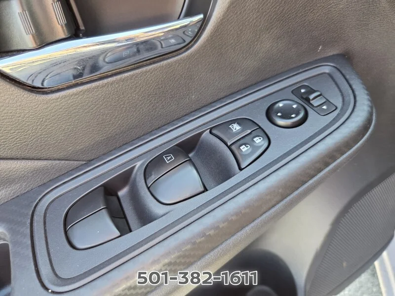 Used 2025 Pearl NISSAN SV CVT image 27