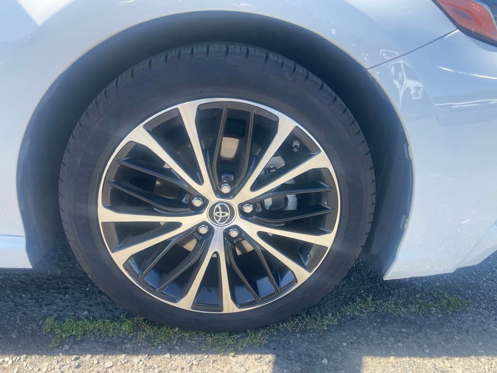 Used 2018 Super White Toyota SE image 20