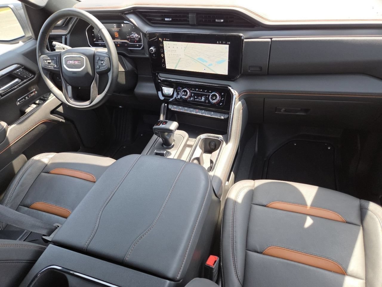 Used 2025 Summit White GMC AT4 image 27