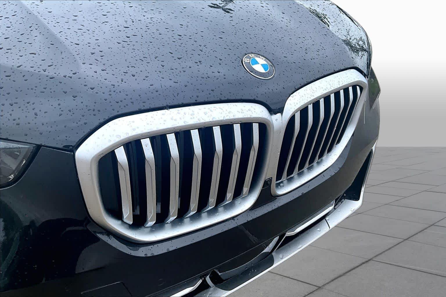 Used 2026 Black Sapphire Metallic BMW xDrive40i image 43