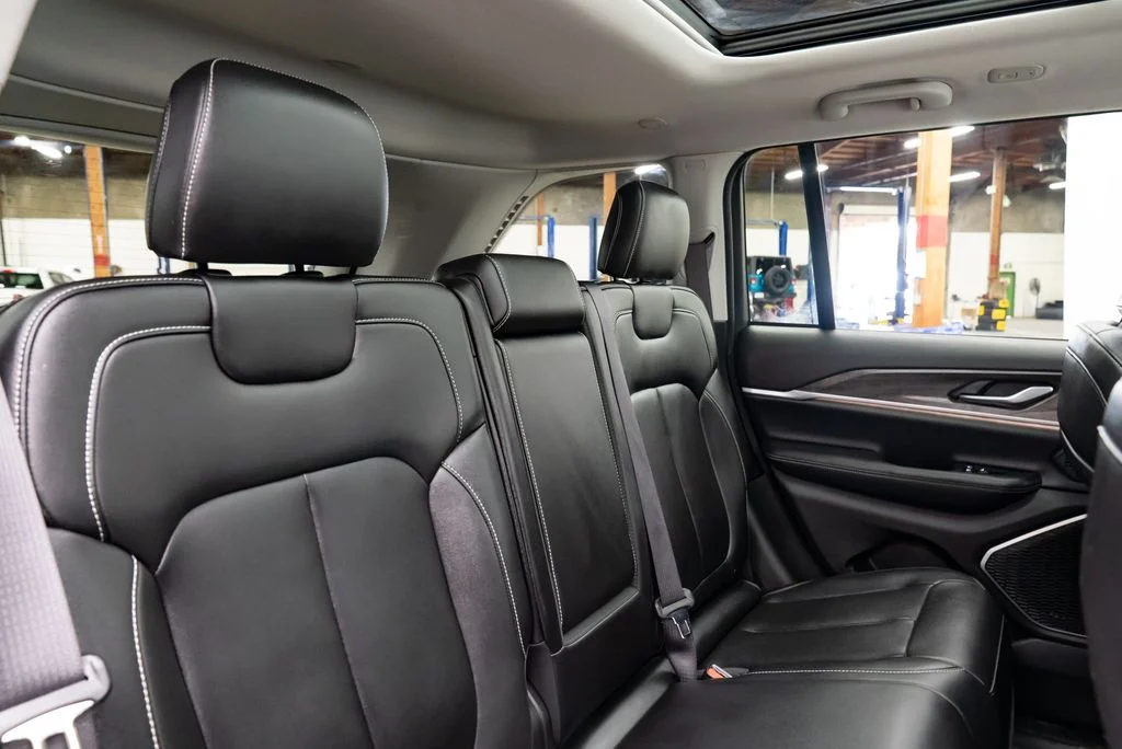 Used 2023 White Jeep 4xe image 31