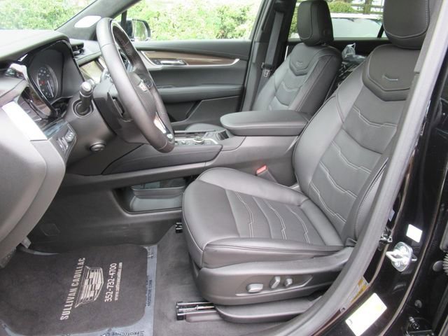 Used 2025 Stellar Black Metallic Cadillac Premium Luxury image 19