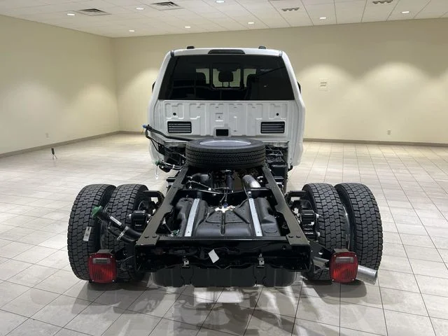 New 2027 Star White Metallic Tri-Coat Ford F-550® Platinum image 33