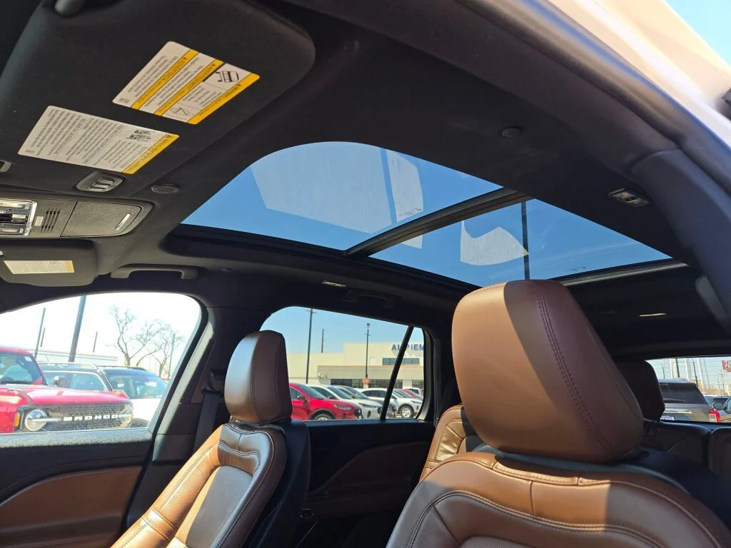 Used 2024 White Metallic Lincoln Reserve image 27