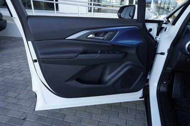 2025 Chevrolet Equinox EV LT - Photo 13