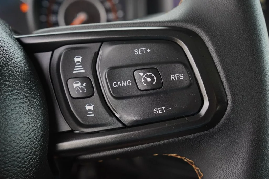 Used 2025 White Jeep Sport S image 19