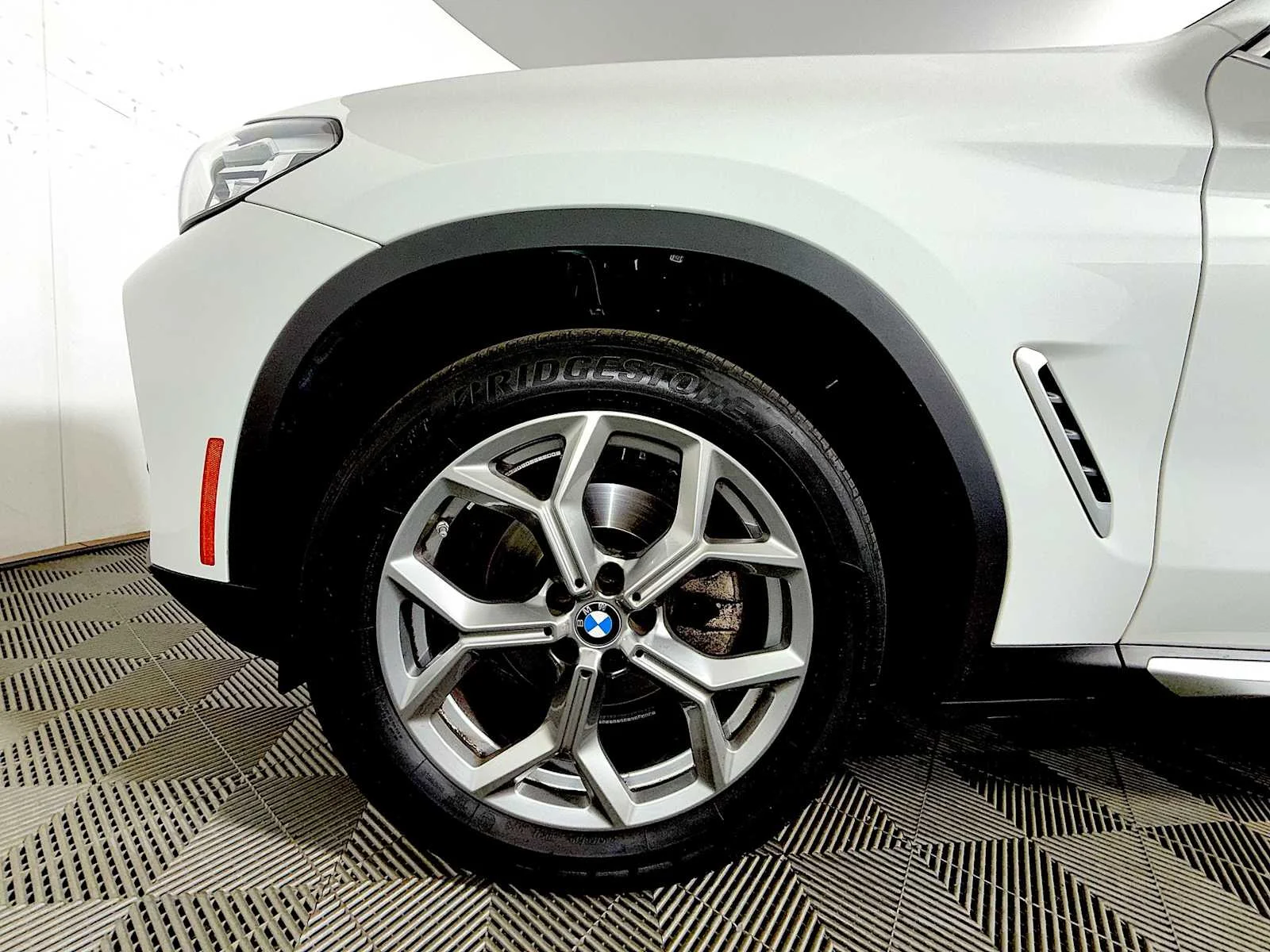 Used 2023 Alpine White BMW xDrive30i image 8