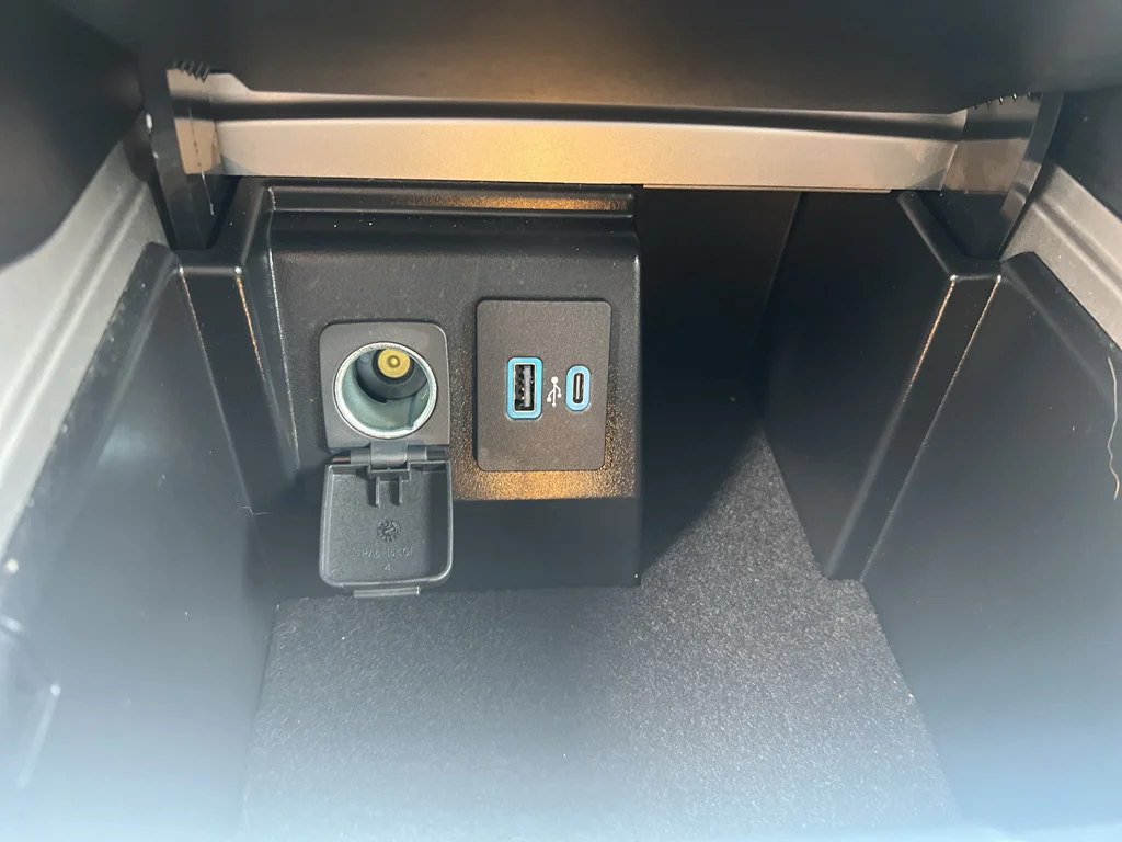 Used 2024 Agate Black Metallic Ford XLT image 24