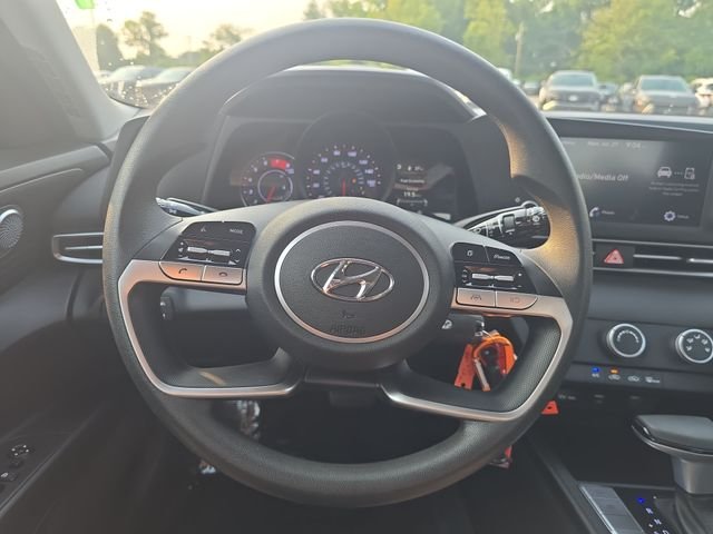 Used 2023 Silver Hyundai SE image 17