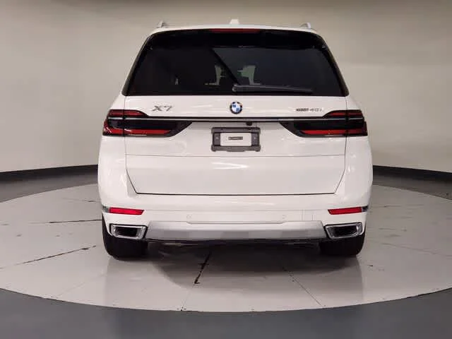 Used 2025 Alpine White BMW xDrive40i image 10