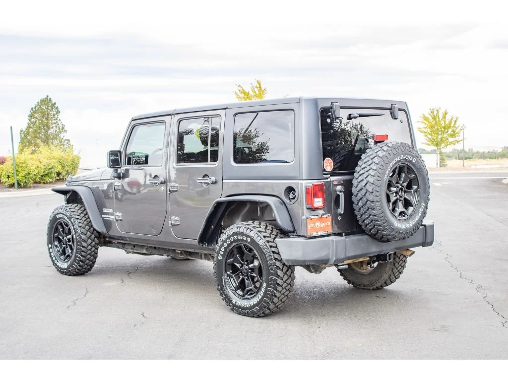Used 2018 Granite Crystal Metallic Clearcoat Jeep Sport S image 6