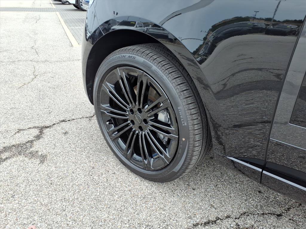New 2026 Santorini Black Land Rover SE image 9