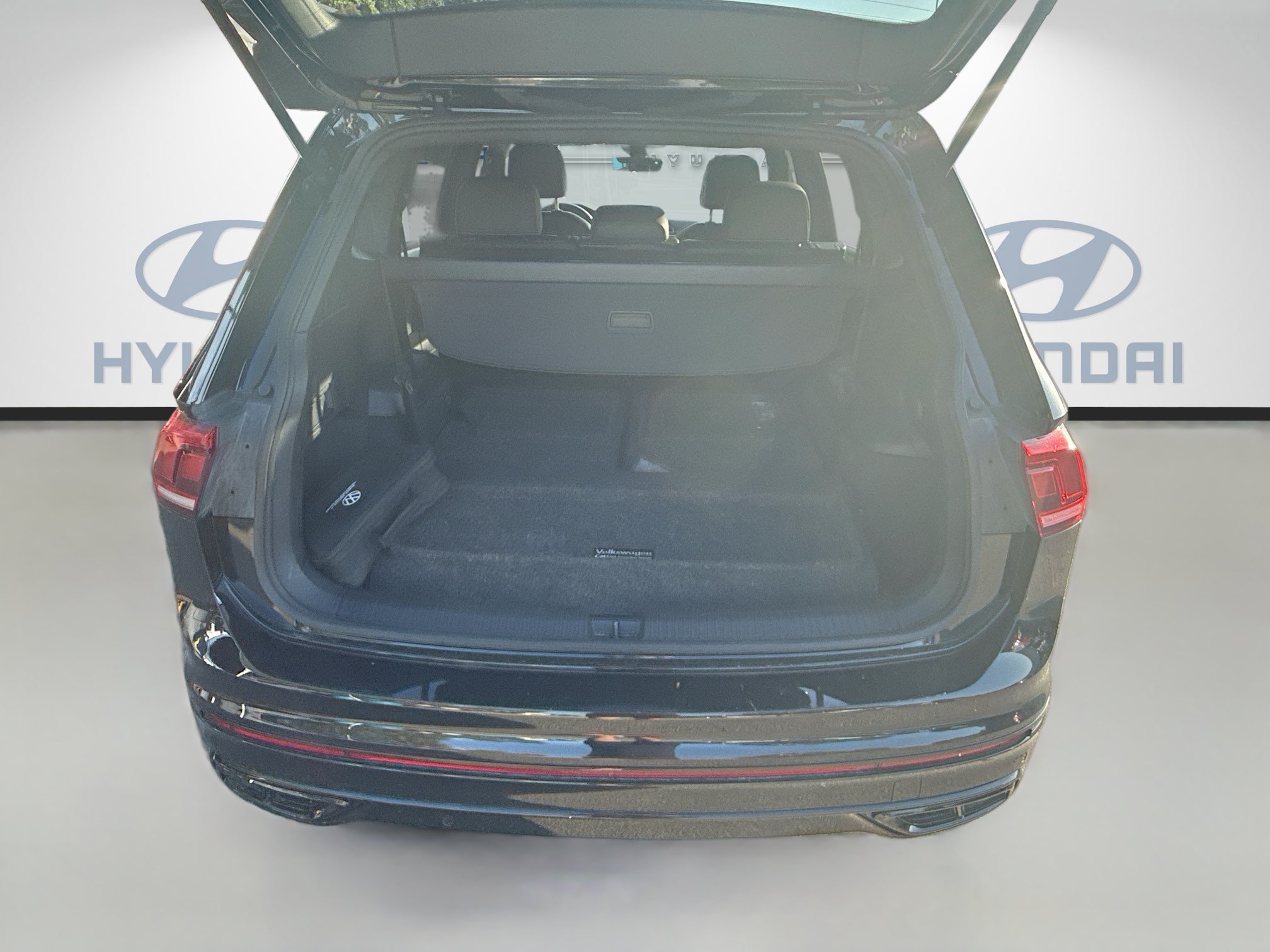 Used 2023 Deep Black Volkswagen SE R-Line Black image 24