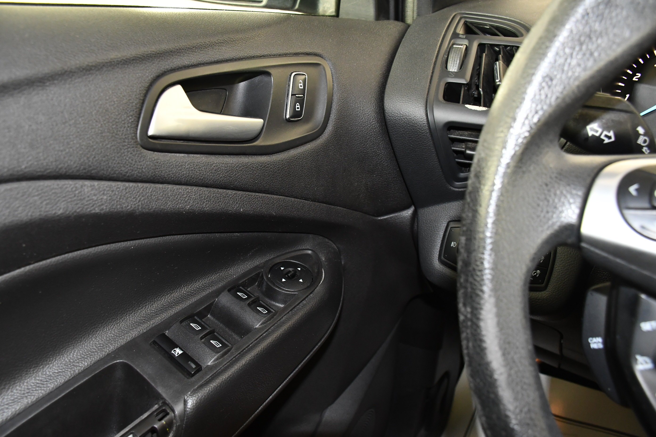 Used 2015 Ruby Red Metallic Ford SE image 32