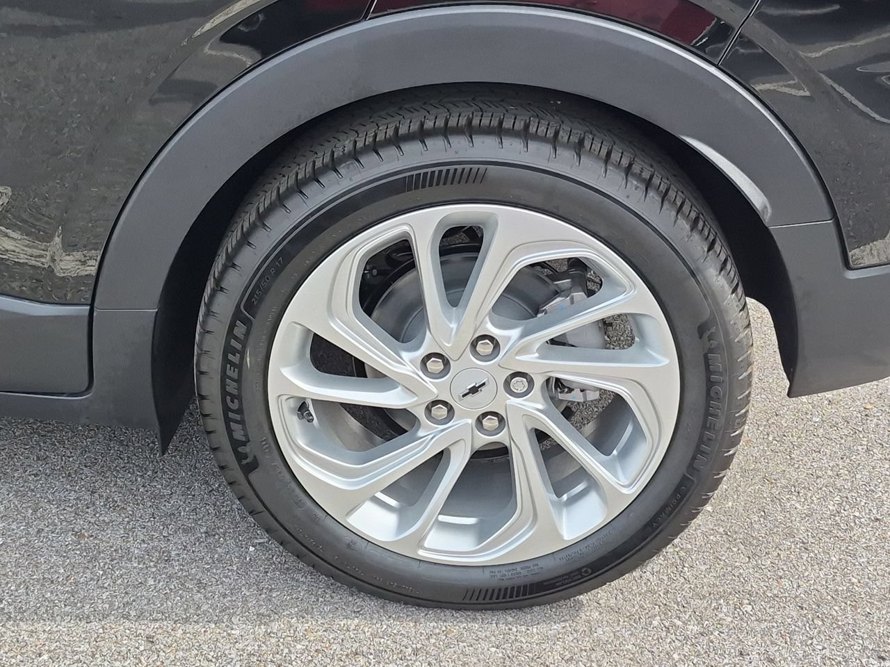 2027 Chevrolet Bolt LT - Photo 32