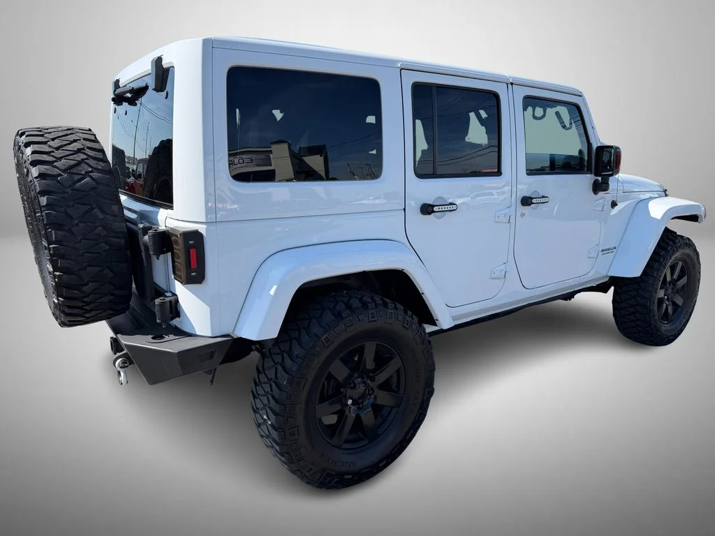 Used 2014 White Jeep Unlimited Sahara image 3