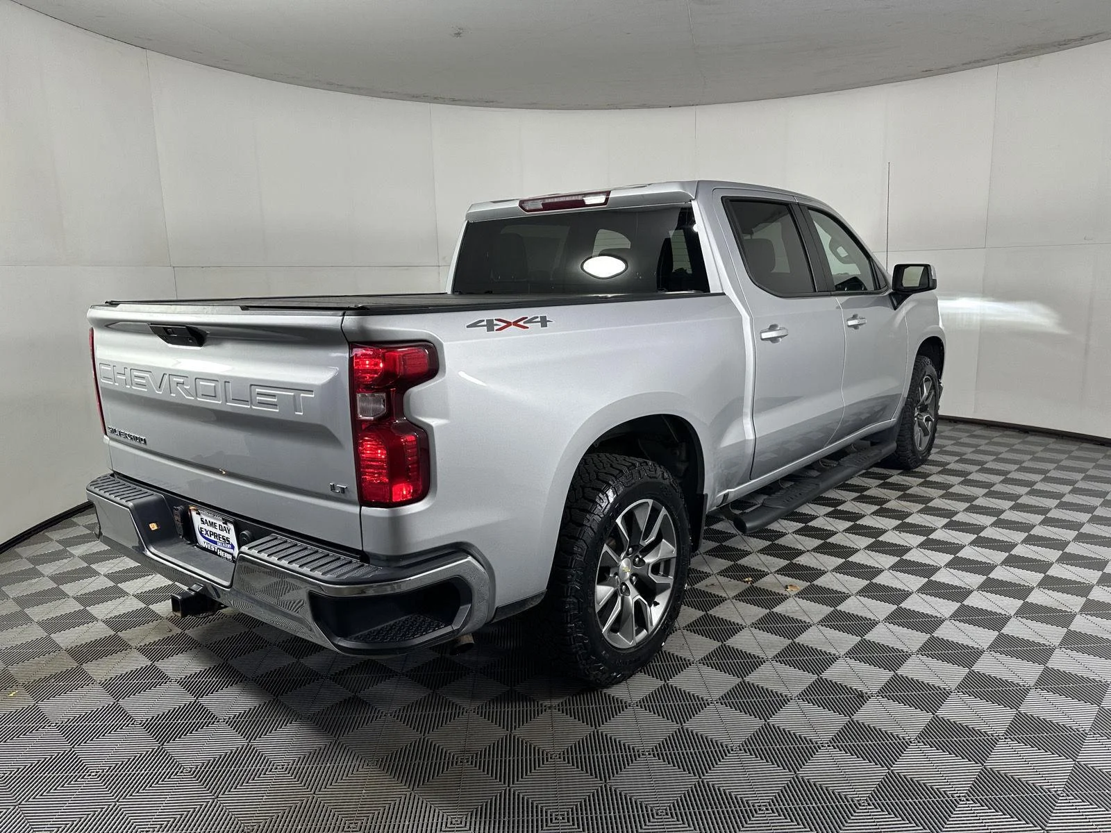 Used 2021 Silver Ice Metallic Chevrolet LT image 25